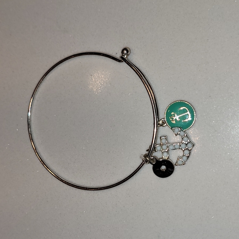 Anchor bracelet
